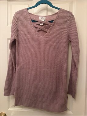 Arizona Jean Company Mauve Crisscross V-Neck Sweater